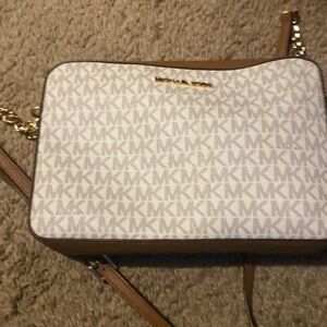 Michael Kors jet set crossbody